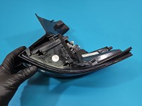 Lampa tył lewa błotnika Peugeot 5008 II 17-24 HB EUROPA 9811028080