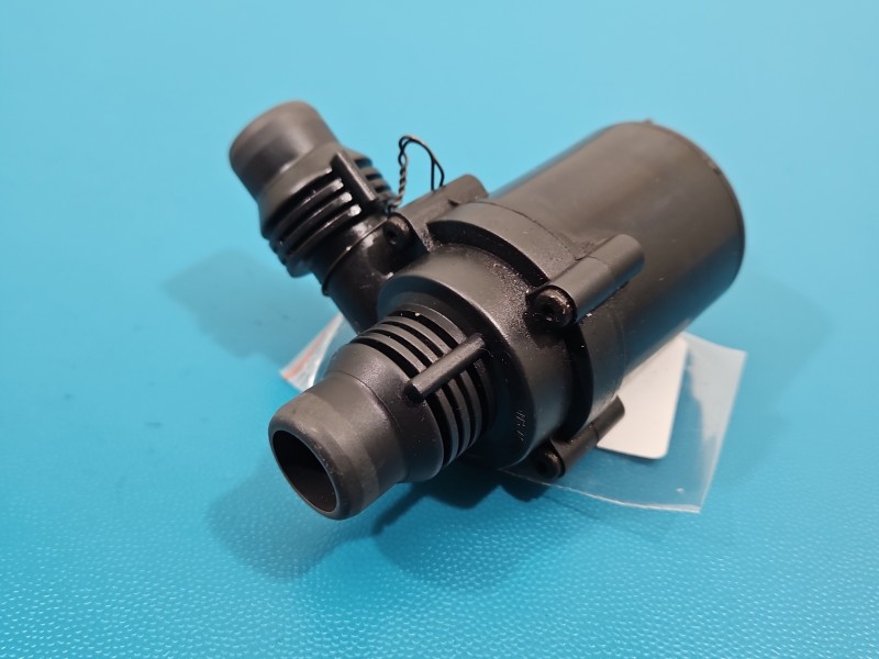 Pompka obiegu wody pompa BMW X6 E71 3.0d 9197085