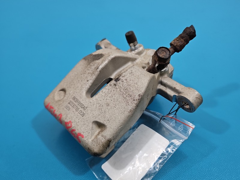 Zacisk tył prawy Toyota Avensis II T25 2.0 D4D kombi