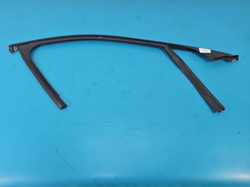 Listwa drzwi przód lewa Mercedes W213 A2137252700