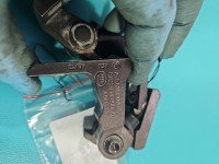 Zawias drzwi przód prawy Skoda Octavia III