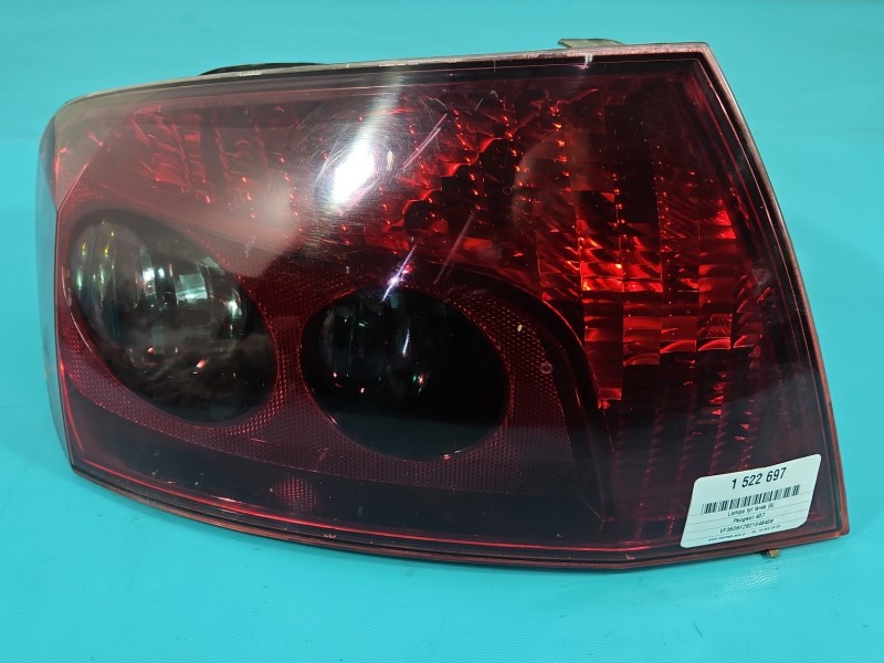 Lampa tył lewa Peugeot, Uszkodzone mocowanie wkładu, pęknięcie przy żarówce, valeo Peugeot 407 sedan