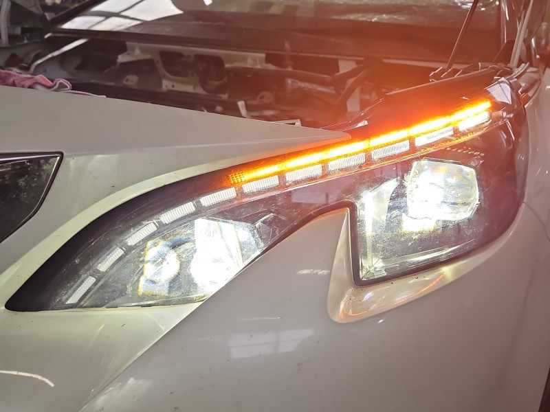 Reflektor lewy lampa przód Peugeot 3008 II EUROPA