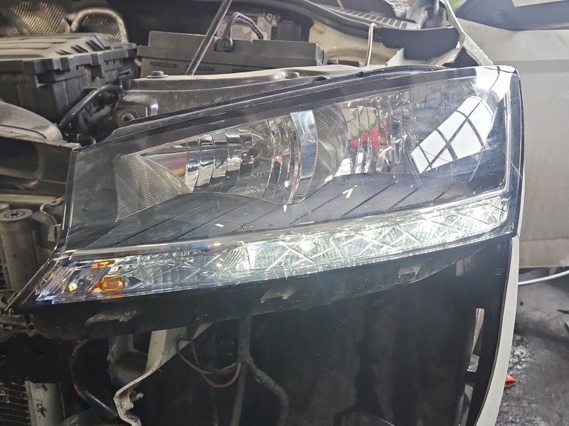 Reflektor lewy lampa przód Skoda Fabia III EUROPA