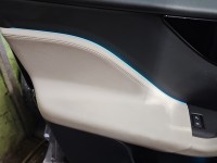 Tapicerka drzwi przód lewa boczek Jaguar F-Pace 16-