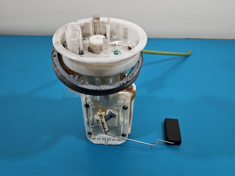 pompka Pompa paliwa Seat Exeo 2.0 tdi 8E0919050AC Producent części: Seat, 4 PIN