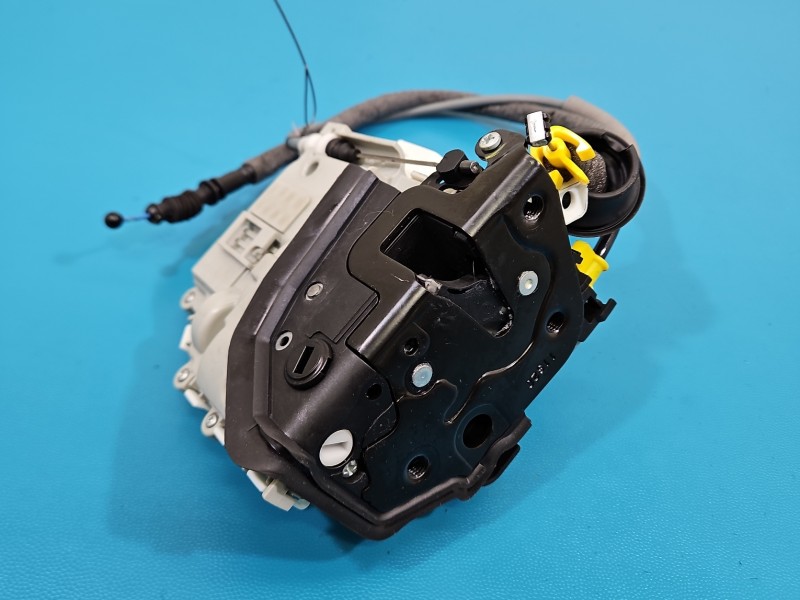 Zamek tył lewy 8X0839015E Audi A4 B9 5pin