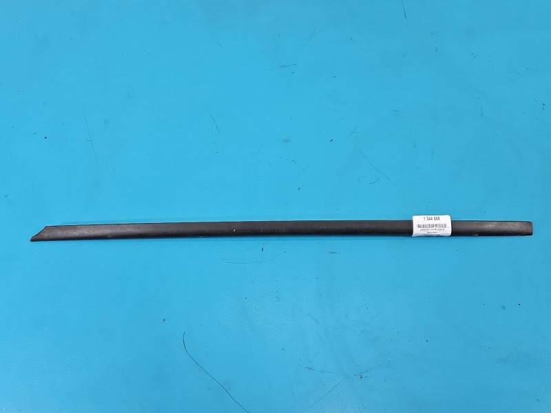 Listwa szyby czołowej prawa przedniej Skoda Kamiq 658854328