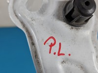 Mocowanie uchwyt błotnika lewy przód Renault Express