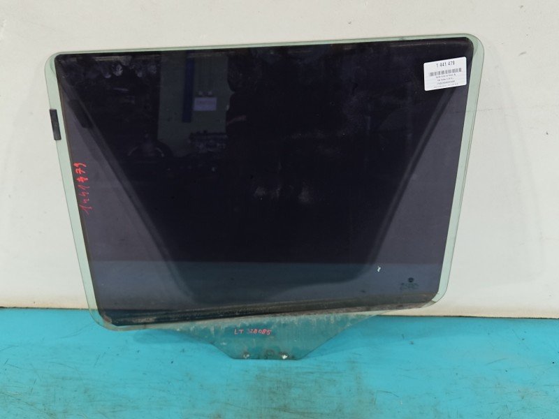 Szyba drzwi tył lewa Fiat Doblo II HB Szyba drzwi tył lewa Fiat Doblo II HB