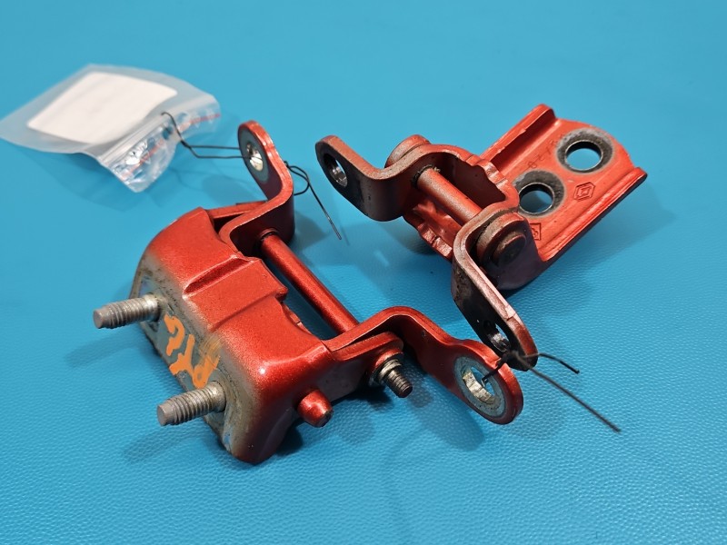 Zawias drzwi tył prawy Renault Kadjar