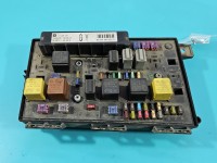 Skrzynka bezpieczników Opel Astra III H 13206751