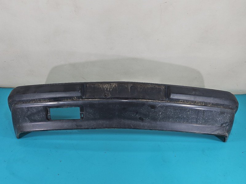 Zderzak przód Mercedes 124 czarny