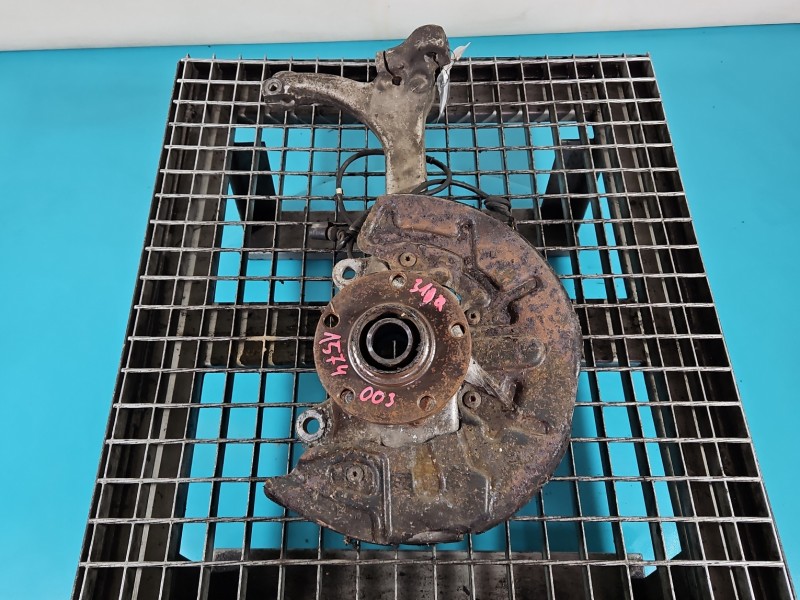 Zwrotnica prawa piasta przód 2.5 tdi BFC Audi A4 B6