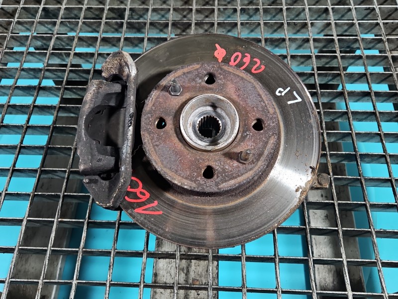 Zwrotnica lewa piasta przód 1.1 8V Fiat Panda II