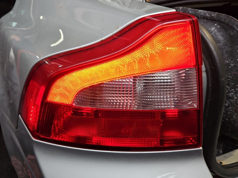 Lampa tył lewa Producent części: Volvo, 06-09 pęknięcie Volvo S80 II sedan