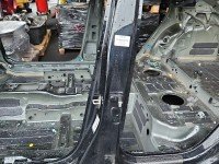 Próg lewy SŁUPEK ŚRODKOWY B Audi Q3 HB 5d czarny LZ9Y