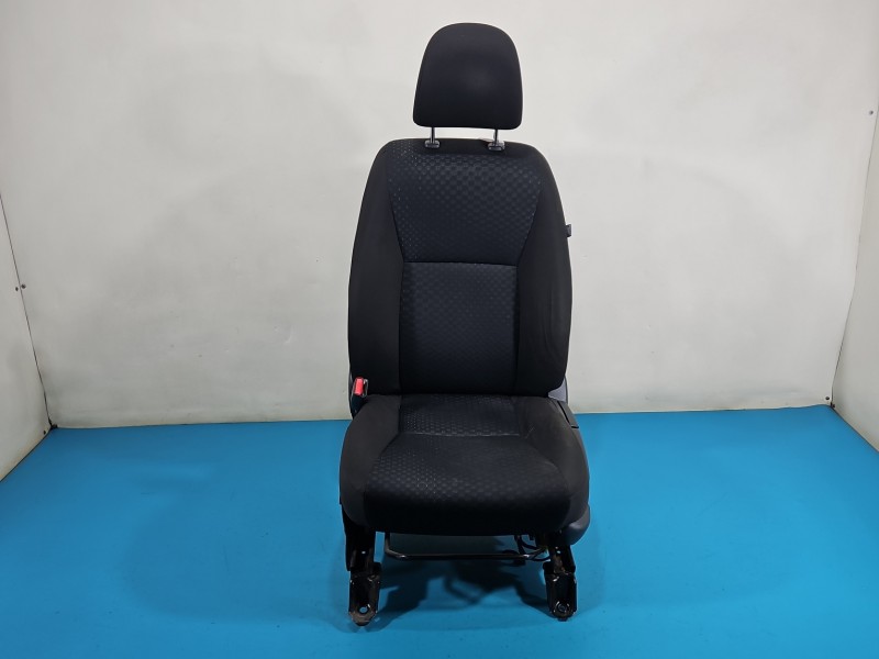 Fotel lewy przód kierowcy Toyota Verso 09- 5d EUROPA