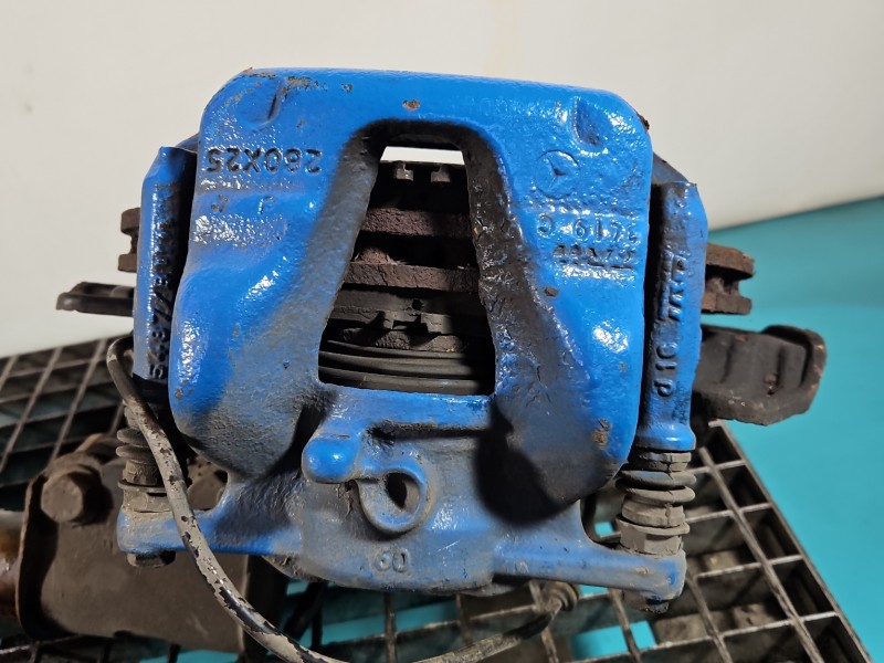 Zacisk przód lewy MERCEDES W176 1.5 CDI