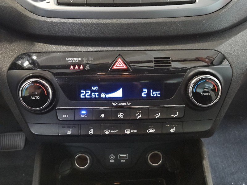 Konsola panel nawiewu Hyundai Tucson III 15-20 97250-D7270TRY