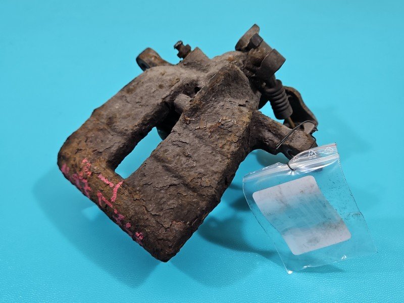 Zacisk tył lewy Vw Transporter T5 1.9 tdi (BRR) HB