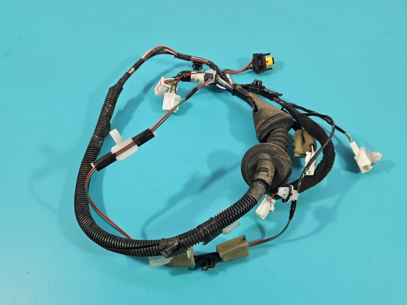 Instalacja Wiązka drzwi przód prawych Toyota Aygo II 14-22 821510H370D