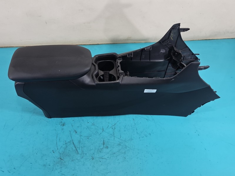 Podłokietnik TUNEL Toyota Rav4 V 58810-42010 EUROPA