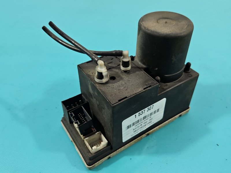 Pompka centralnego zamka Audi A4 B5 8L0862257E Producent części: Audi, Europejska