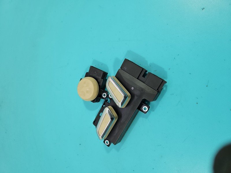 Przełącznik Producent części: Audi, STEROWANIE FOTELA PRZÓD LEWY AUDI Q5 08- 8E0959777B, 8K0959747