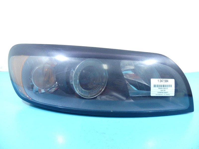 Reflektor prawy lampa przód Volvo C30 EUROPA