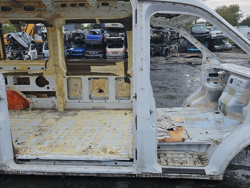 Próg prawy SŁUPEK ŚRODKOWY B Ford Transit MK8 13-17 HB 5d biały