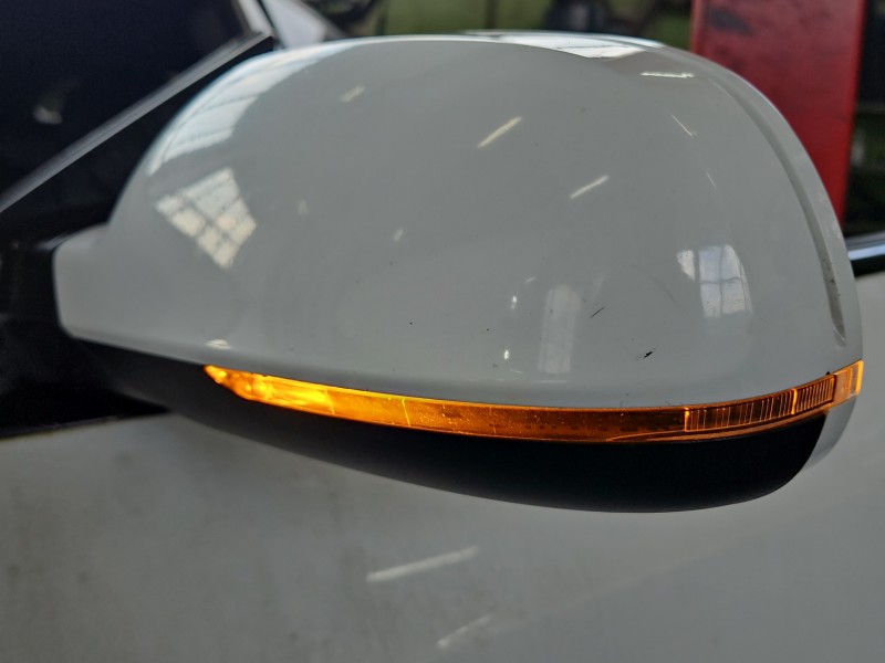 Lusterko lewe Audi A5 8T 10pin .składane elektrycznie. Delikatne rysy na obudowie BIAŁY Ly9c europa