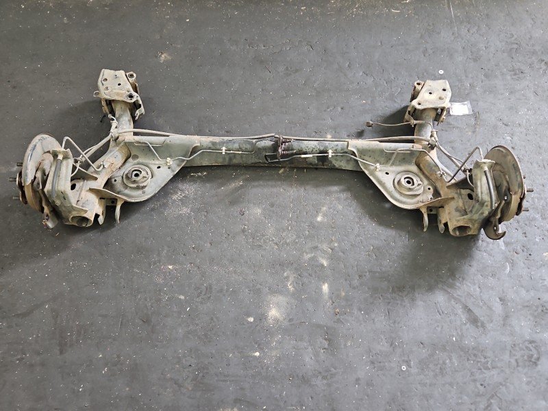 Tylna belka oś tył Nissan Juke I F15 10-19 1.6 16V Tylna belka oś tył Nissan Juke I F15 10-19 1.6 16V
