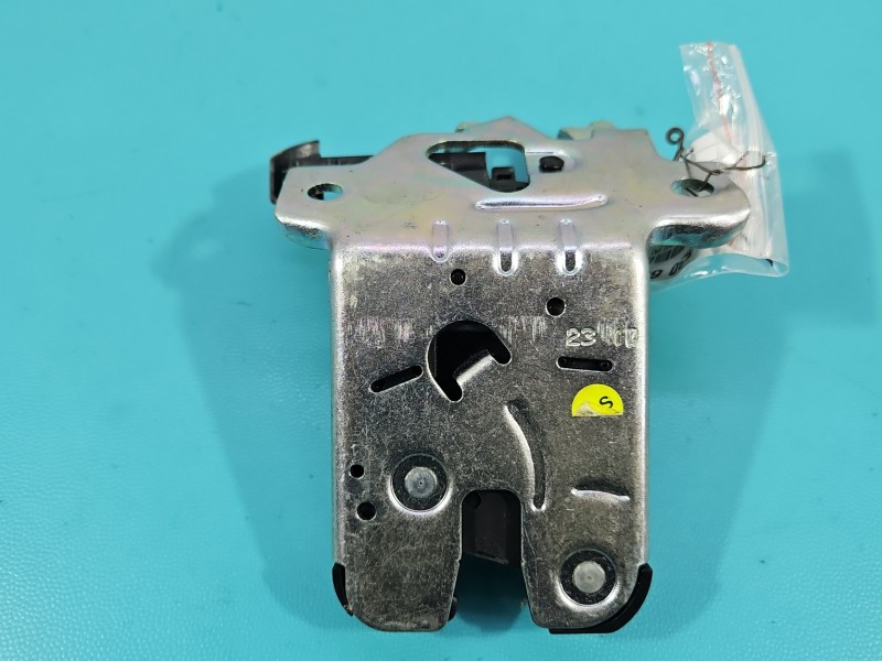 Zamek klapy tył 3G0827503C Vw Passat B8 sedan Volkswagen, 4pin