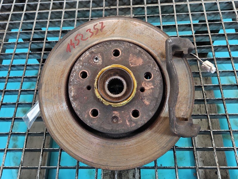 Zwrotnica prawa piasta przód 1.6 16V Suzuki Swift Mk6 Zwrotnica prawa piasta przód 1.6 16V Suzuki Swift Mk6