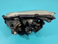 Reflektor prawy lampa przód Toyota Avensis II T25 EUROPA