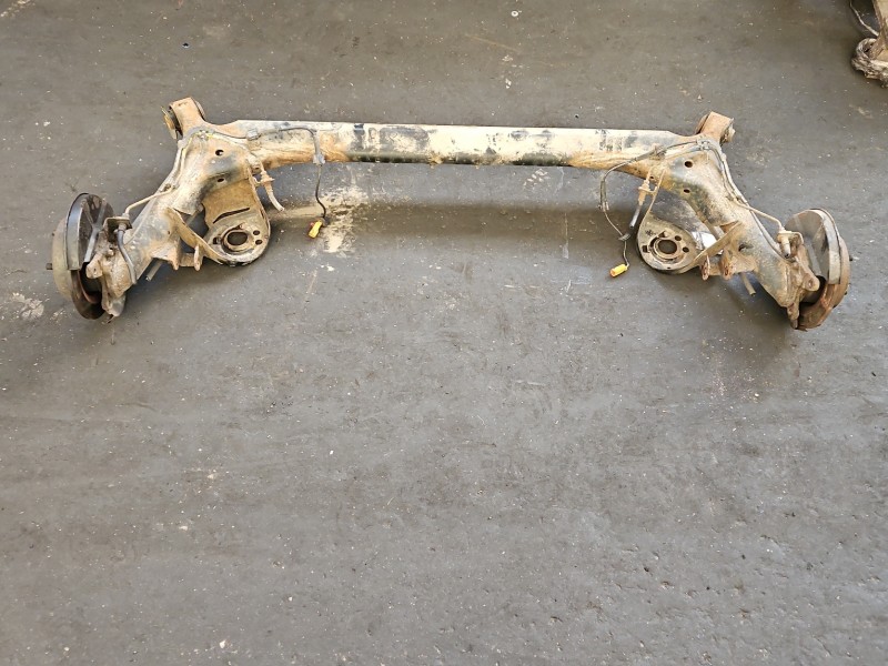 Tylna belka oś tył Honda Jazz II 1.2b