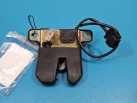 Zamek klapy tył 4A5827505B/C Audi A8 D2 sedan Producent części: Audi, 2pin