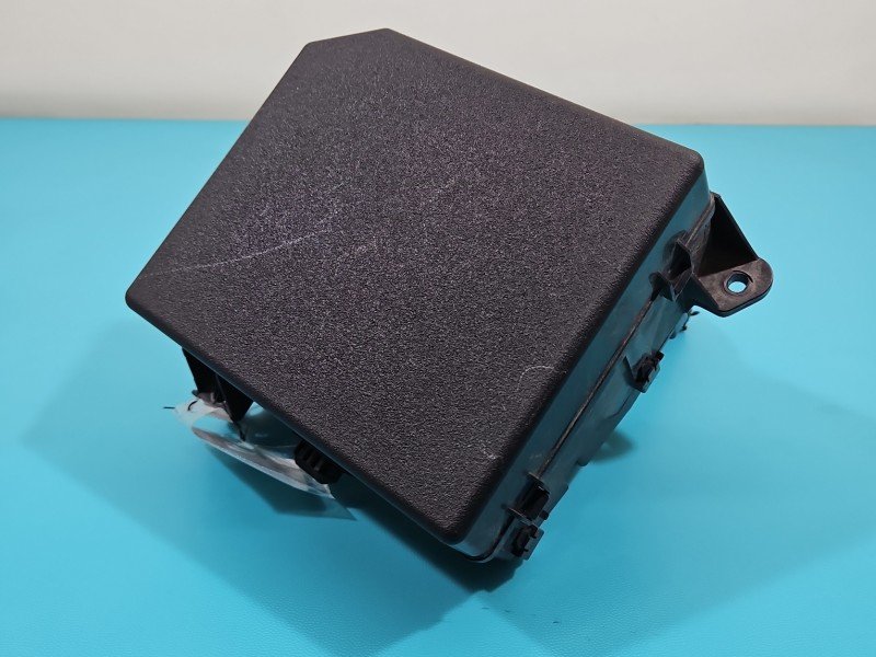 Skrzynka bezpieczników Mitsubishi Outlander III 12-