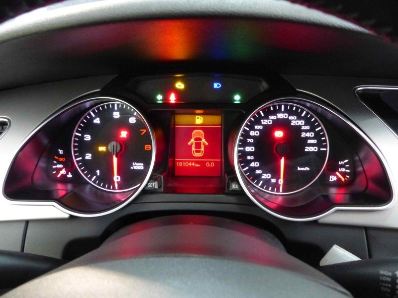 Licznik Audi A5 8T 1.8 TFSI 8T0920900N EUROPA