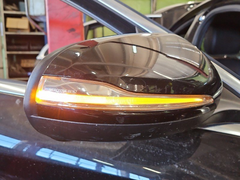 Lusterko prawe Mercedes W205 czarny 197 europa