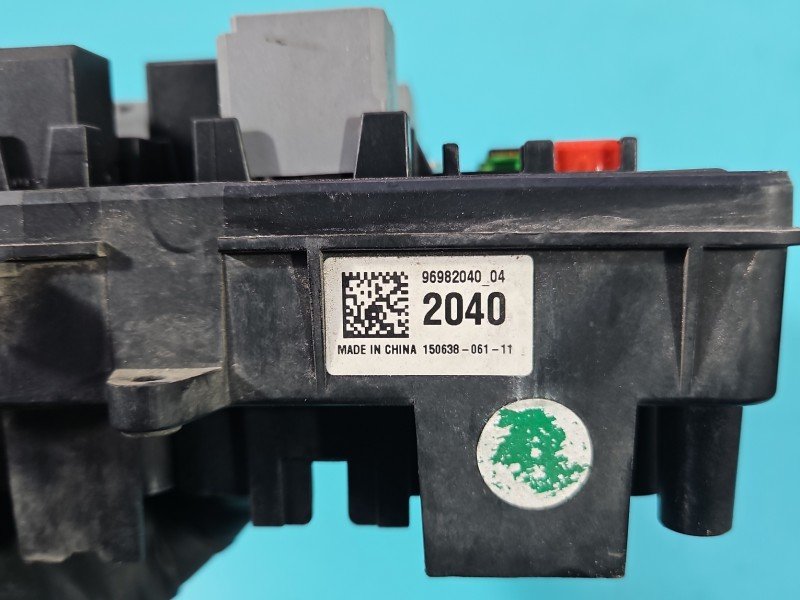 Skrzynka bezpieczników Chevrolet Orlando 96982040, 96982040-04