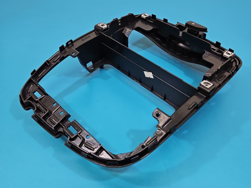 Ramka radia Renault Clio IV 12-20 681046679R