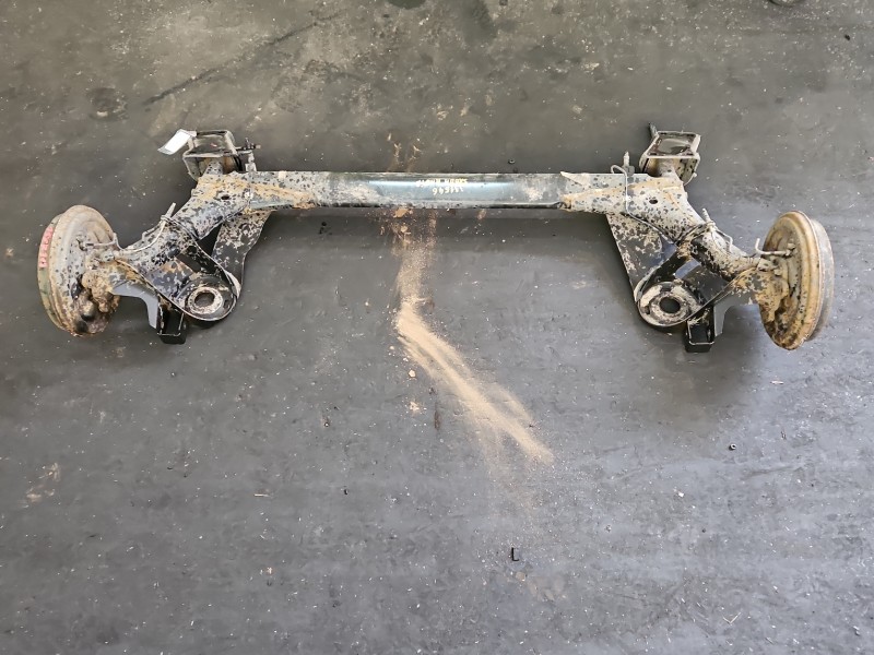 Tylna belka oś tył Skoda Rapid 1.4 tdi