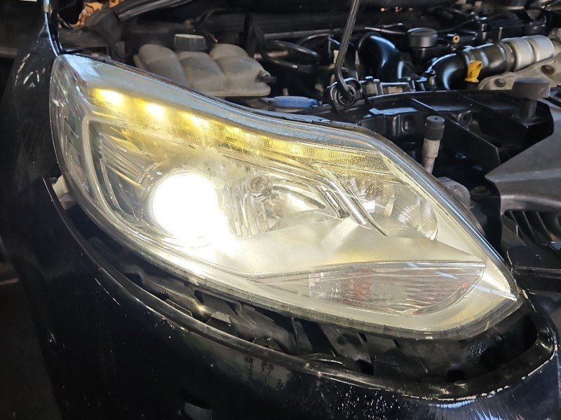 Reflektor prawy lampa przód Ford Focus Mk3 EUROPA