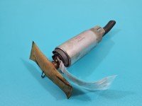 pompka Pompa paliwa Opel Monterey 3.2 24V Producent części: OPEL, 2PIN Przerabiane przewody, pokrzywiona górna pokrywa ZAMIENNIK