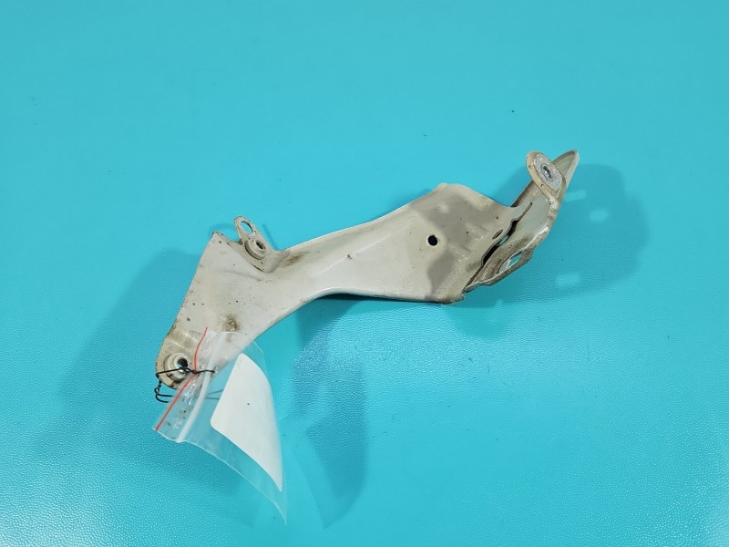 Mocowanie przód - prawa, Europejska, Kod lakieru: LS9R, błotnika przód prawego / srebrny LS9R uchwyt 5E3821228 Skoda Octavia IV