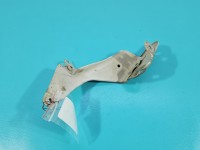 Mocowanie przód - prawa, Europejska, Kod lakieru: LS9R, błotnika przód prawego / srebrny LS9R uchwyt 5E3821228 Skoda Octavia IV