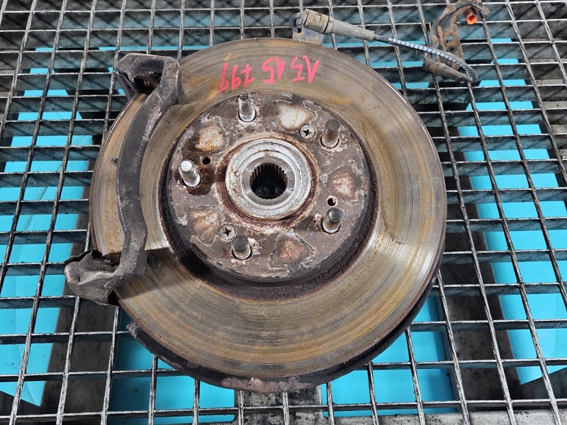 Zwrotnica prawa piasta przód 1.7 16V Honda Fr-v