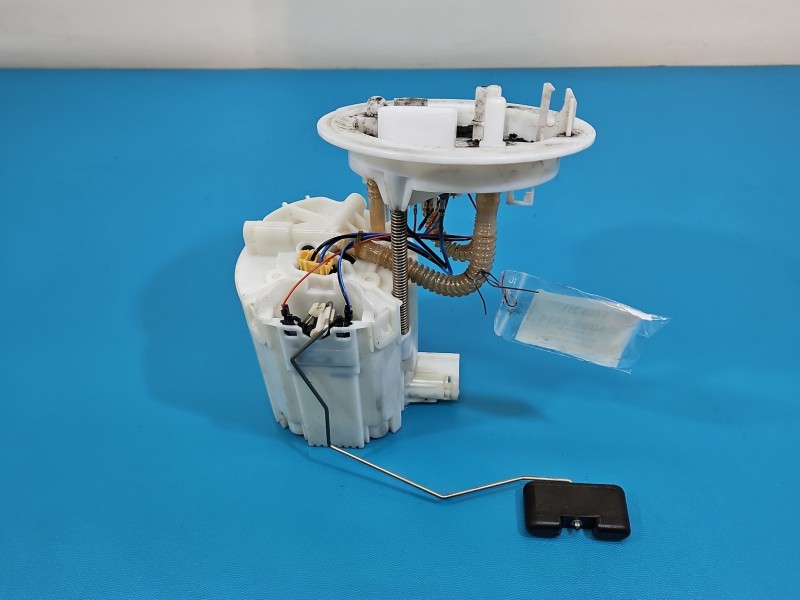 pompka Pompa paliwa AUDI A4 B8 2.0 tdi 8K0919050H Producent części: Audi, 5pin